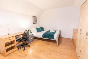 Beautiful 3 bedroom house, Ashbnhm,Luton free parking